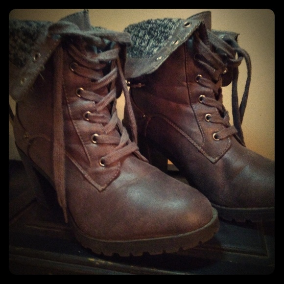 JustFab Chunky Boot - Picture 1 of 3